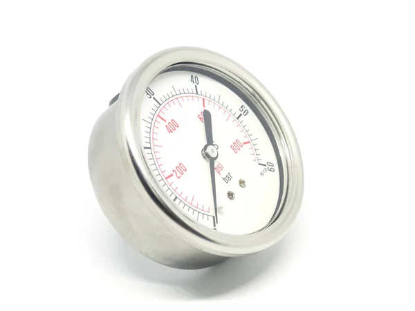 Close-up van een hogedruk manometer op witte achtergrond. — Stockfoto