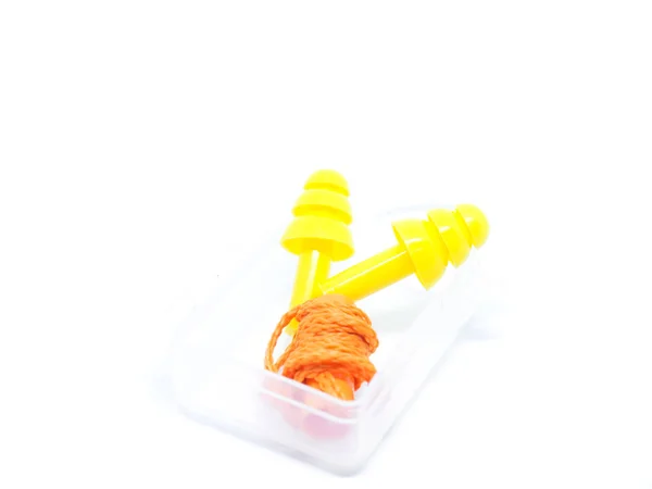 Close-up plugues de ouvido laranja no fundo branco . — Fotografia de Stock