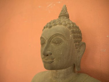 Buda heykeli kadar kapatın.