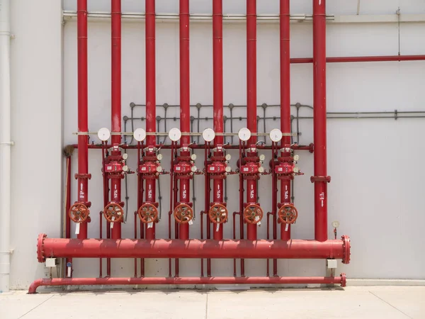 Požární bojový systém potrubí vodovodu. — Stock fotografie