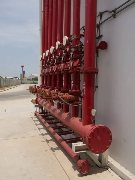 Sistema de tubulação de abastecimento de água de combate a incêndio . — Fotografia de Stock