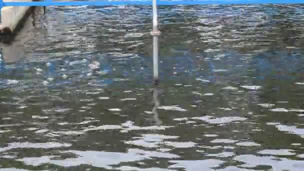 Reciclaje de agua en estación de tratamiento de aguas residuales . — Vídeos de Stock