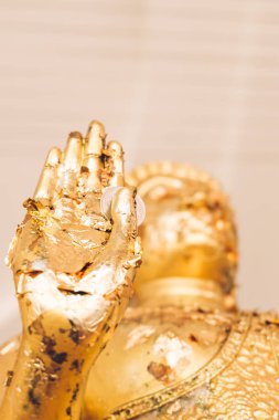 Altın Buda heykeli.