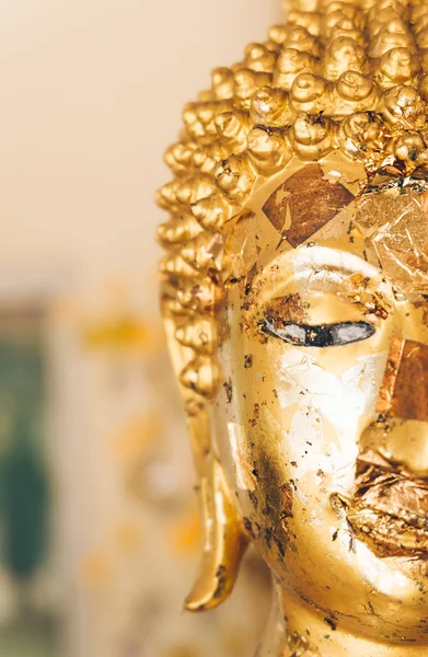 Socha zlatého Buddhy. — Stock fotografie