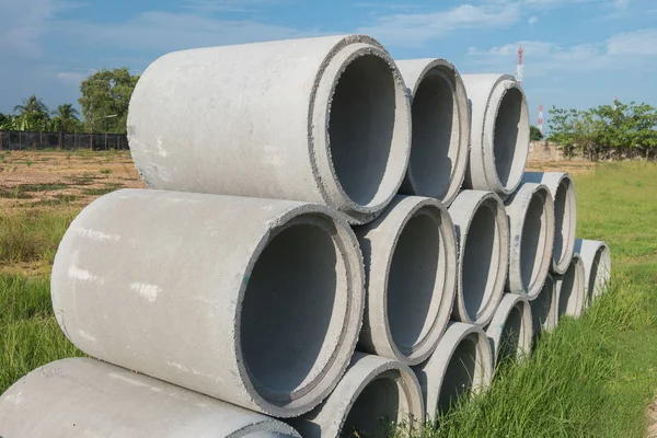 Stacked concrete pipes. — Stock Photo, Image