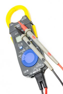 Elektrik dijital multimetre.