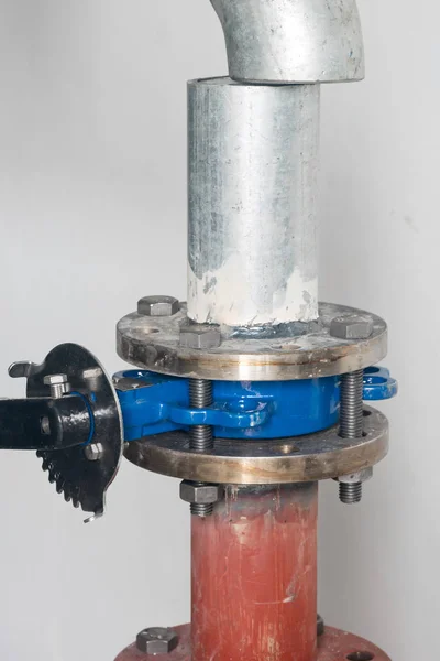 Instalar manguera de agua de alta presión . — Foto de Stock