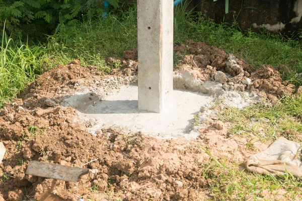 Electricista reparación de postes eléctricos sistema de energía . — Foto de Stock