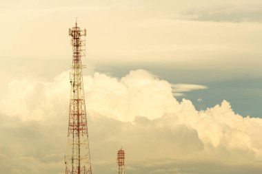 Mavi bulutlar ve gökyüzü.