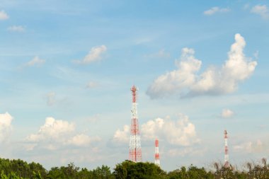 Mavi bulutlar ve gökyüzü.