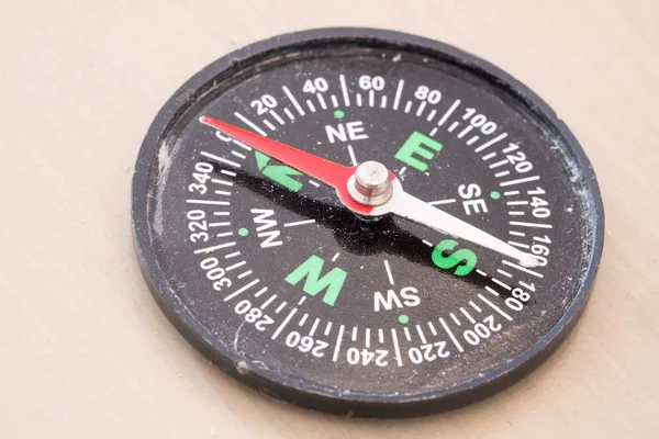 Kompas. Navigatieapparatuur, metaal meten. — Stockfoto