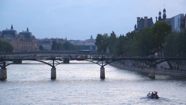 Boat passes in Paris — Stock Video