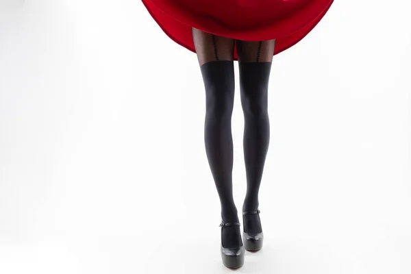 Dívka Červených Šatech Krásné Punčocháče Černé Obuvi Bílém Pozadí — Stock fotografie