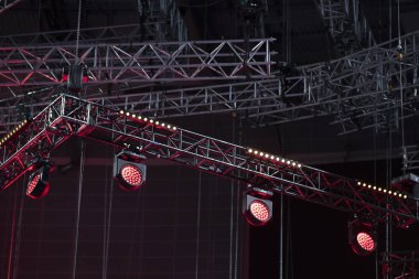 Işık cihazı. Performans veya konserler için ekipman kurulumu