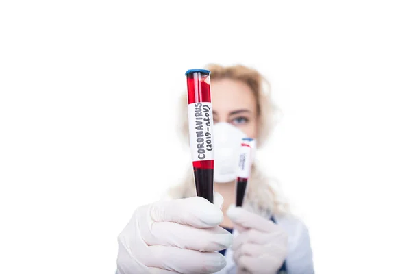 Doctora Sostiene Mano Dos Viales Sangre Los Que Encontró Coronavirus — Foto de Stock