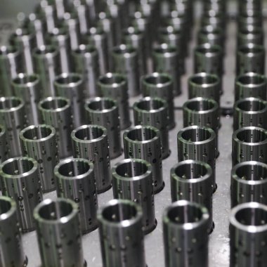 Metal boşluklar makinede.