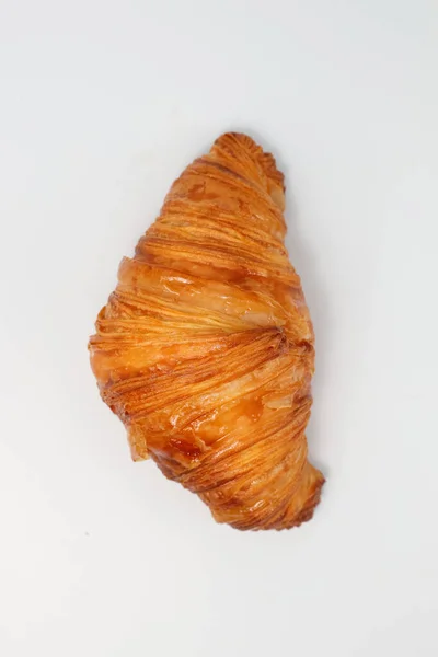 Frisch Gebackenes Croissant Auf Hellem Hintergrund — Stockfoto