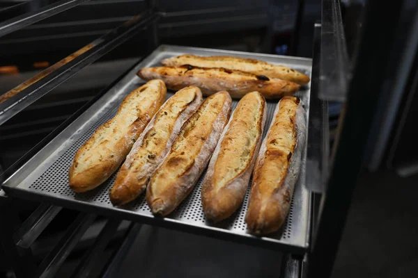 Muchas Baguettes Francesas Una Bandeja Para Hornear Panadería — Foto de Stock