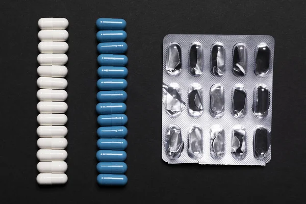 Lines White Blue Tablets Next Empty Packaging — Stock Photo, Image