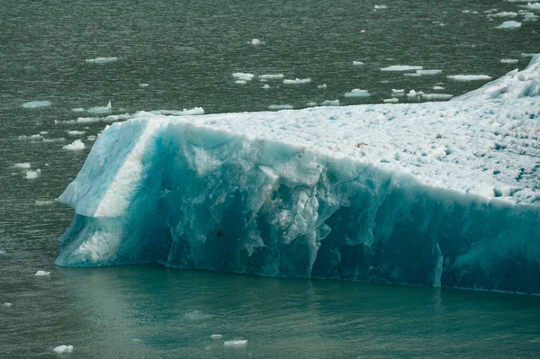 Pequeños Glaciares Azules Derritiéndose Océano Evidencia Del Calentamiento Global —  Fotos de Stock