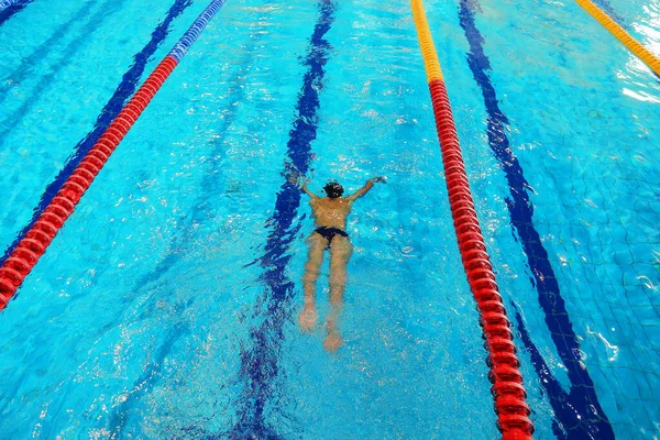 Athlete Trains Pool Clean Water Top View — Stock Photo, Image