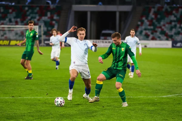 白俄罗斯明斯克 2020年4月16日 白俄罗斯在迪纳摩 明斯克和尼曼之间的足球锦标赛 白俄罗斯是欧洲最后一个没有停止足球比赛的国家 — 图库照片