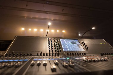 Profesyonel ses kontrol paneli. Konserler ve etkinlikler için ekipman