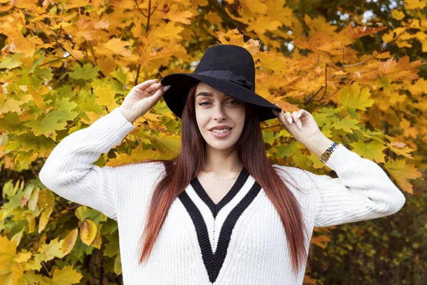 Red Haired Girl White Sweater Black Hat Posing Autumn Forest — Stock Photo, Image