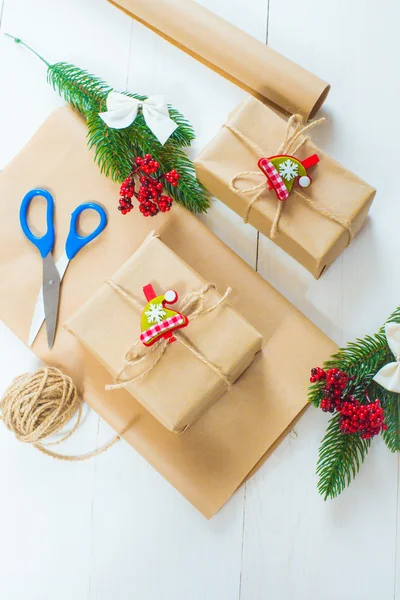 Christmas gift and a sprig of pine needles on a white background — Stock Photo, Image