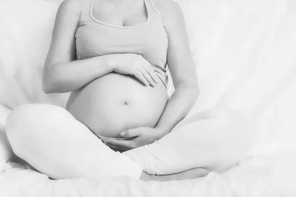 Gravidez. Barriga de mulher grávida. Saúde. Medicina — Fotografia de Stock