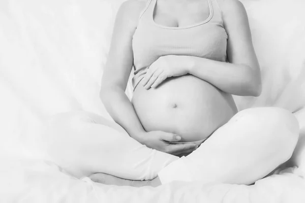 Embarazo. Vientre de mujer embarazada. Salud. Medicina — Foto de Stock