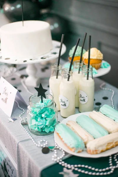 Elegante Decorado Crianças Barra Doces Com Balões Festa Aniversário Conceito — Fotografia de Stock