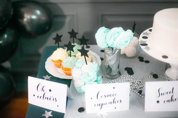 Elegante Decorado Crianças Barra Doces Com Balões Festa Aniversário Conceito — Fotografia de Stock