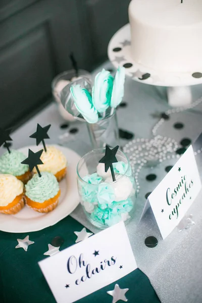 Elegante Decorado Crianças Barra Doces Com Balões Festa Aniversário Conceito — Fotografia de Stock