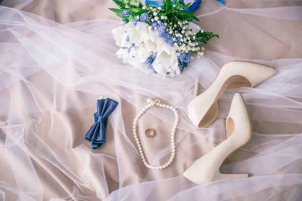 Bel Ensemble Accessoires Mariage Pour Femmes Mariés Matin Mariée Bouquet — Photo