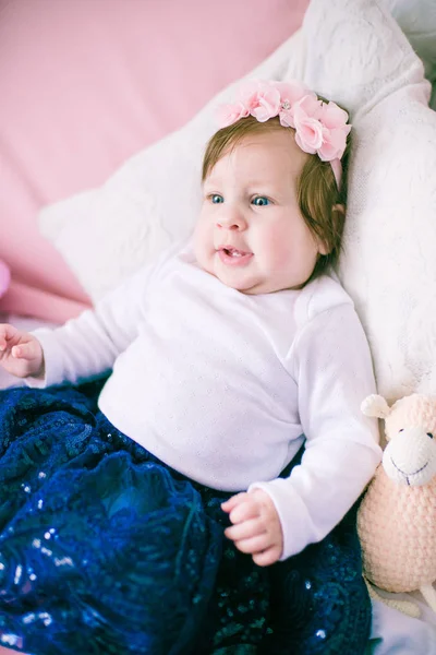 Aranyos Lány Aranyos Lány Hercegnő Öltöztetős Rózsaszín Bedprincess Gyermek Gyermek — Stock Fotó