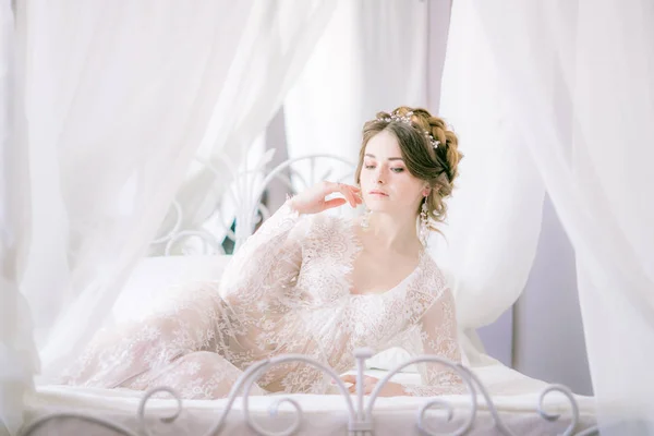 Ritratto Bella Sposa Buongiorno Della Sposa Mattina Del Matrimonio Trucco — Foto Stock