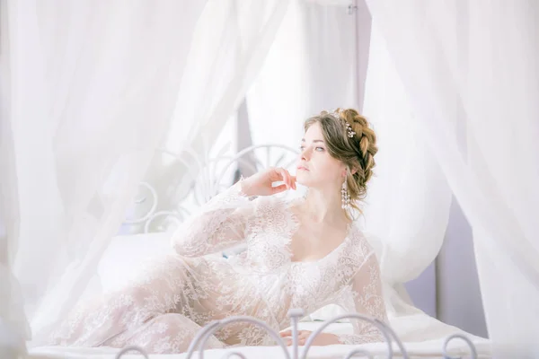 Ritratto Bella Sposa Buongiorno Della Sposa Mattina Del Matrimonio Trucco — Foto Stock