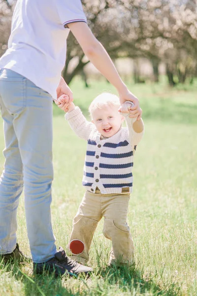 Elder Brother Plays Younger Brother — Stock Photo, Image