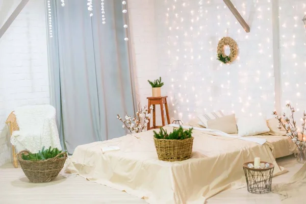 Bright Bedroom Large Bright Bed Loft Style Decorated Garlands Baskets — Stock Photo, Image