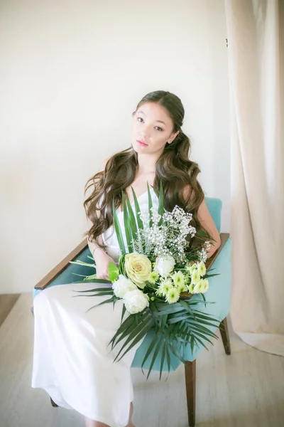 Leuke Tedere Jonge Bruid Van Aziatische Verschijning Met Lang Haar — Stockfoto
