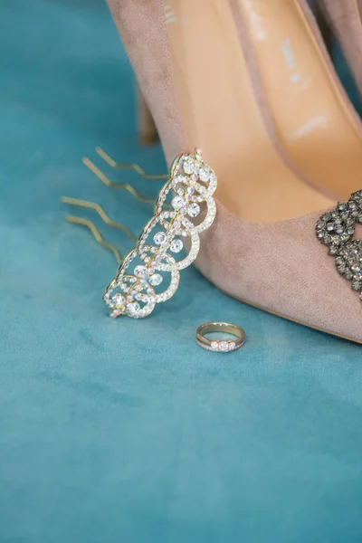 Moda Elegantes Zapatos Tacón Alto Gamuza Anillos Boda Joyas Una — Foto de Stock