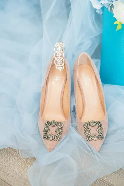 Moda Elegantes Zapatos Tacón Alto Gamuza Anillos Boda Joyas Una — Foto de Stock