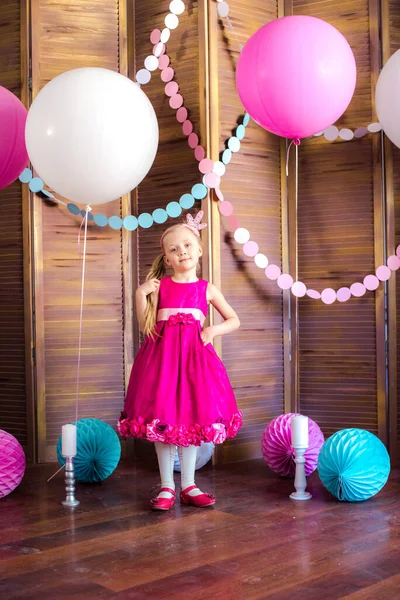 Niña Linda Con Pelo Rubio Vestido Rosa Una Corona Princesa —  Fotos de Stock