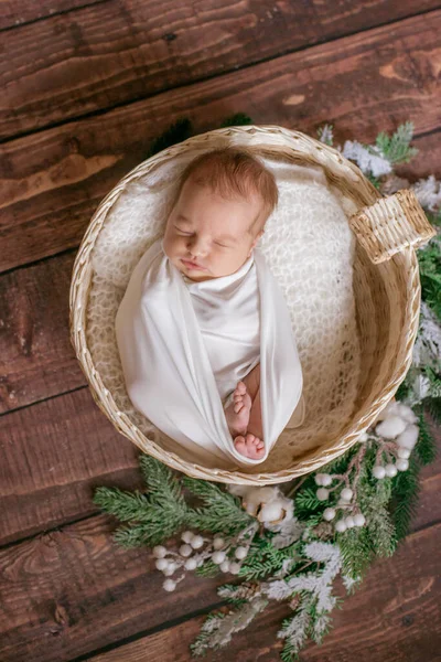 Little Cute Baby White Blanket Wicker Basket Decorated Branches Needles — Stock Photo, Image