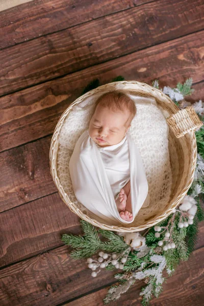 Little Cute Baby White Blanket Wicker Basket Decorated Branches Needles — Stock Photo, Image