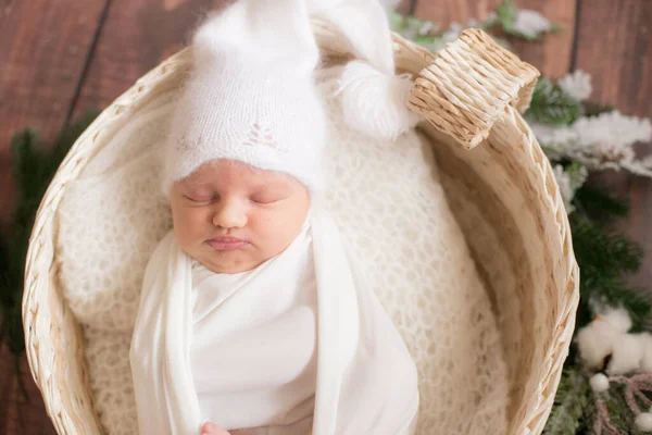 Little Cute Baby White Blanket White Knitted Cap Wicker Basket — Stock Photo, Image