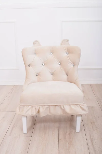 Cadeira Macia Bege Bonito Com Asas Para Berçário Pequena Princesa — Fotografia de Stock