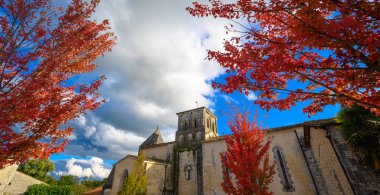 Fransa, Charente, Lignieres-Sonneville, Notre-Dame de Lignieres kilisesi.