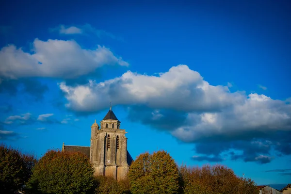 Lonzac, vingård i Cognac, Church Sainte Marie de Lonzac — Stockfoto